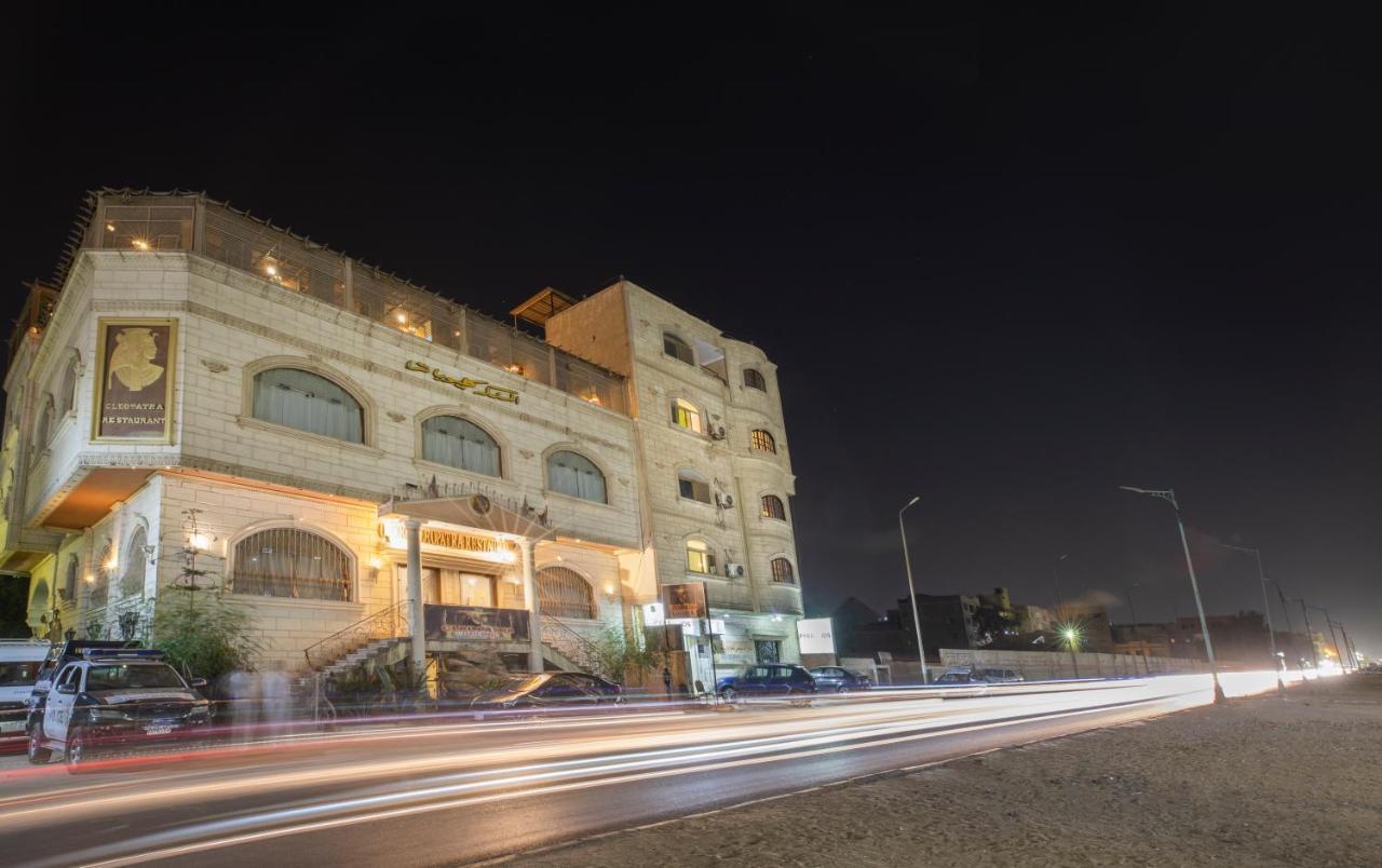 Pyramids Inn Hotel Kafrat al Jabal Bagian luar foto