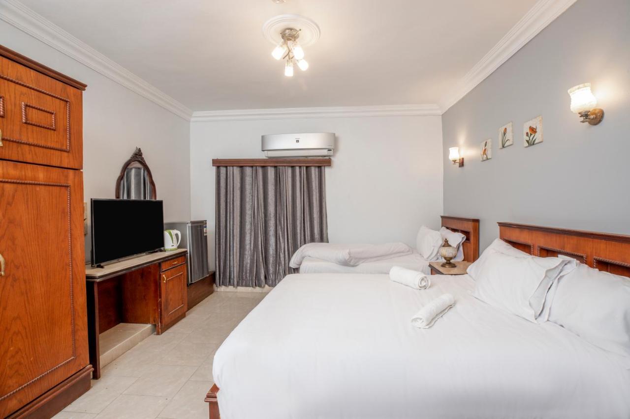 Pyramids Inn Hotel Kafrat al Jabal Bagian luar foto