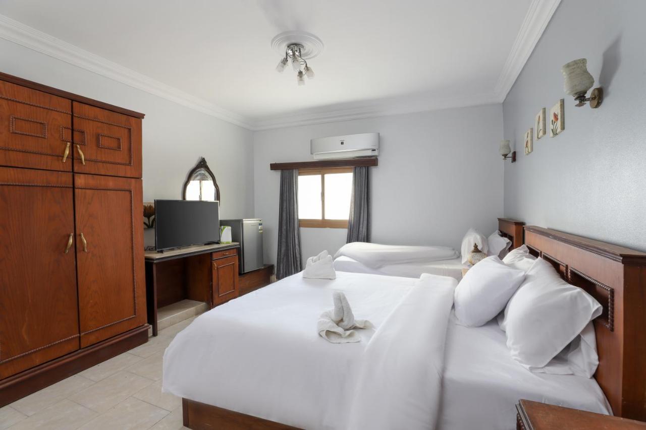 Pyramids Inn Hotel Kafrat al Jabal Bagian luar foto